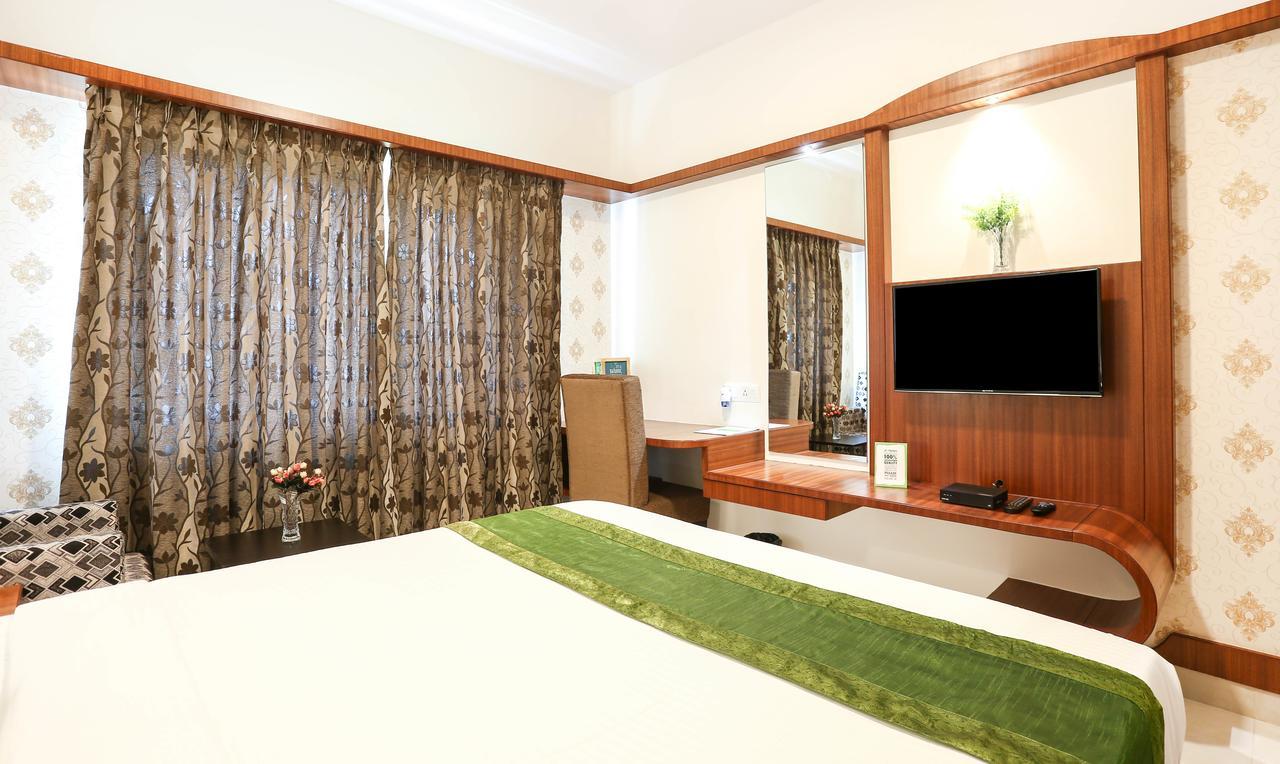 Treebo Premium Akshaya Mahal Inn Májszúr Kültér fotó