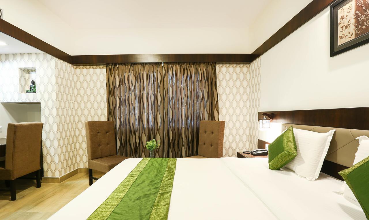 Treebo Premium Akshaya Mahal Inn Májszúr Kültér fotó