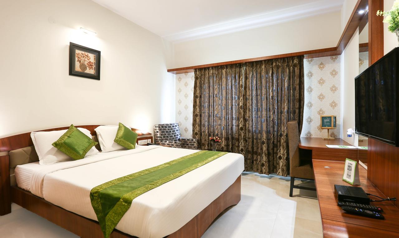 Treebo Premium Akshaya Mahal Inn Májszúr Kültér fotó
