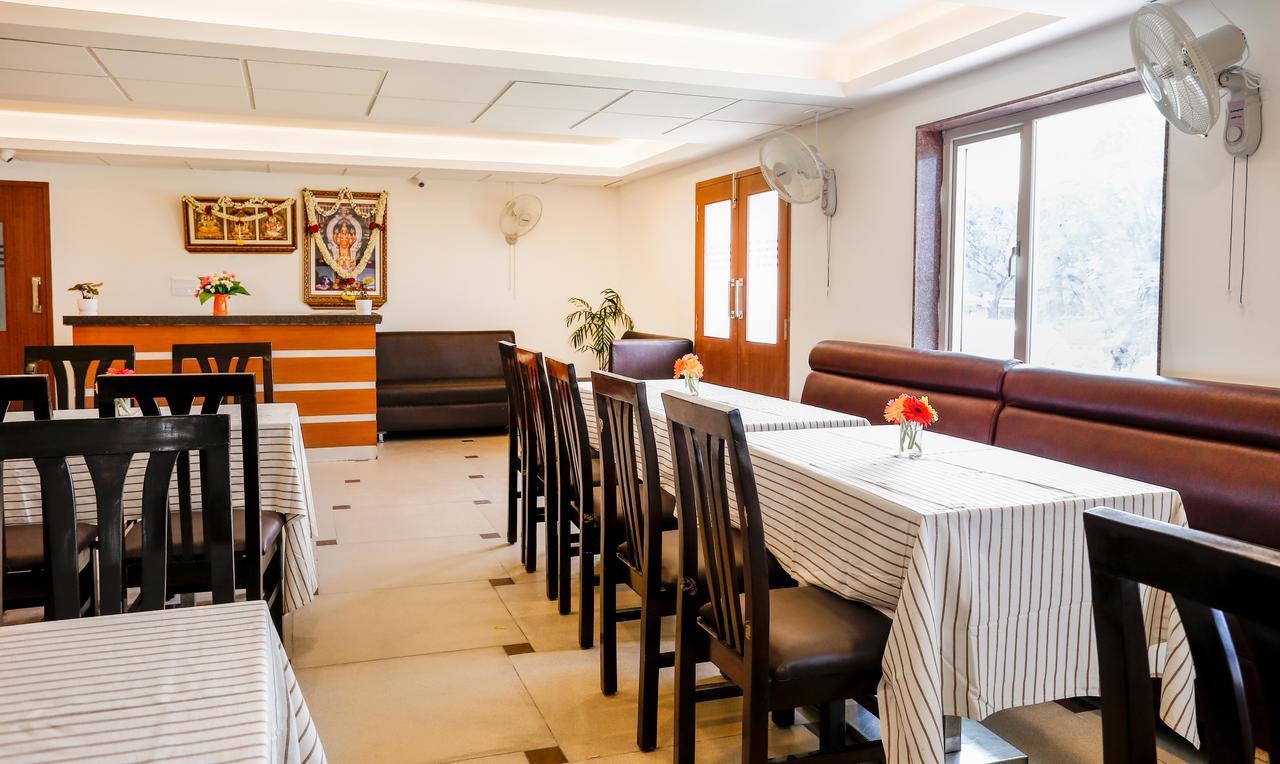 Treebo Premium Akshaya Mahal Inn Májszúr Kültér fotó